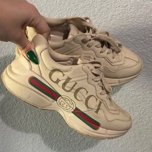 Gucci Cream Sneakers with Green and Red Stripe
